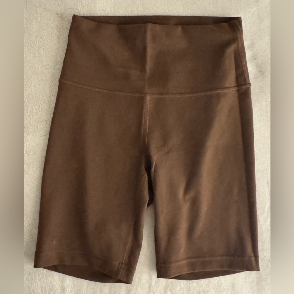 Lululemon Wunder Train High-Rise Short 6”